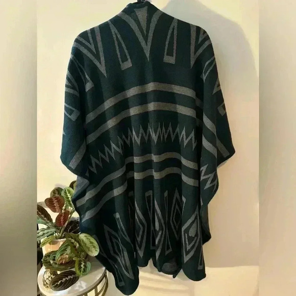 *NWOT*  Cape - Picture 3 of 3